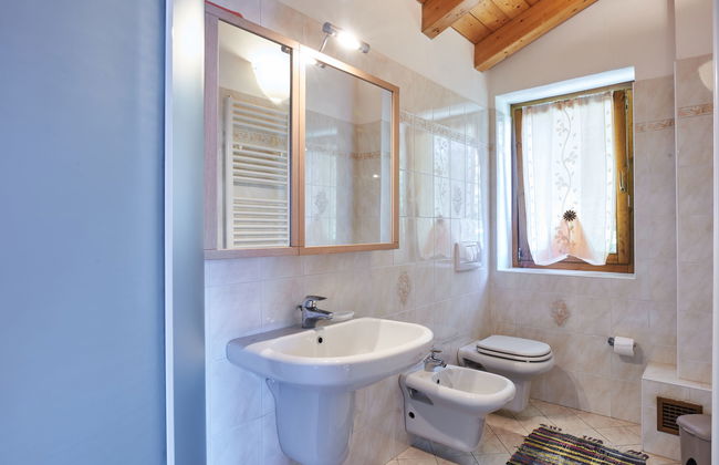 Casa de 3 quartos em Dongo com jardim e terraço - Foto 17
