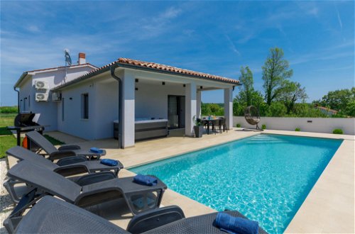 Foto 33 - Casa de 2 quartos em Marčana com piscina privada e vistas do mar