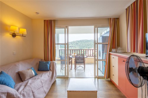 Foto 6 - Appartamento con 1 camera da letto a Saint-Raphaël con piscina e vista mare