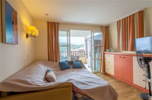 Foto 12 - Apartment mit 1 Schlafzimmer in Saint-Raphaël mit schwimmbad und blick aufs meer