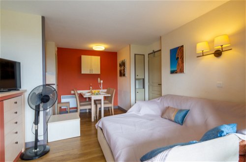 Foto 11 - Apartamento de 1 habitación en Saint-Raphaël con piscina y vistas al mar