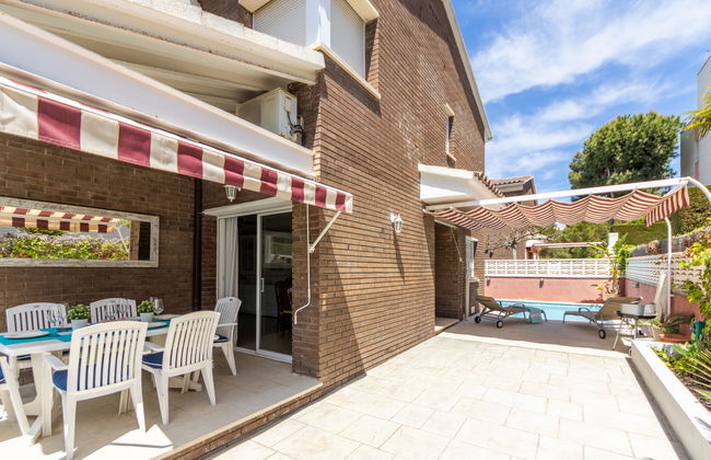 Casa de 4 quartos em Torredembarra com piscina privada e terraço - Foto 31