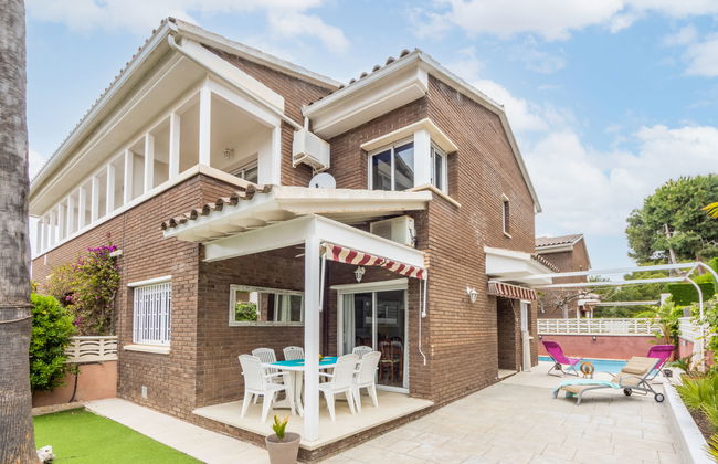Casa de 4 quartos em Torredembarra com piscina privada e terraço - Foto 20
