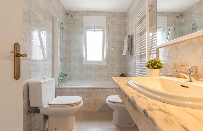 Casa de 4 quartos em Torredembarra com piscina privada e terraço - Foto 16