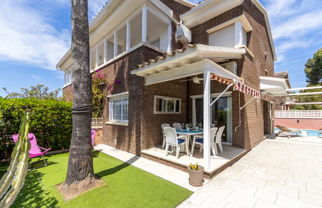 Casa de 4 quartos em Torredembarra com piscina privada e terraço - Foto 2