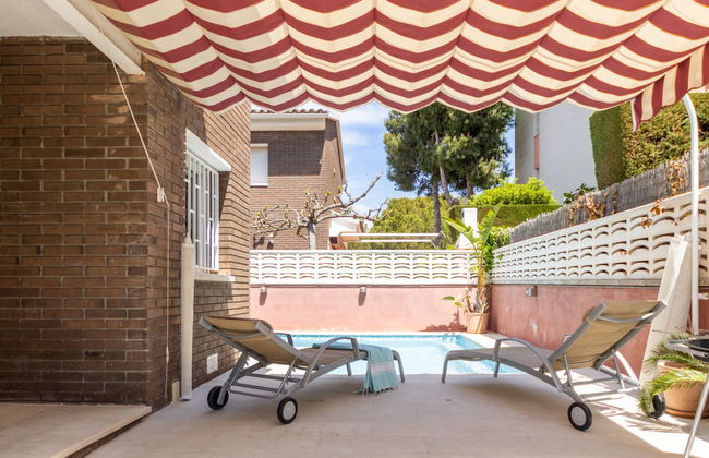 Casa de 4 quartos em Torredembarra com piscina privada e terraço - Foto 34