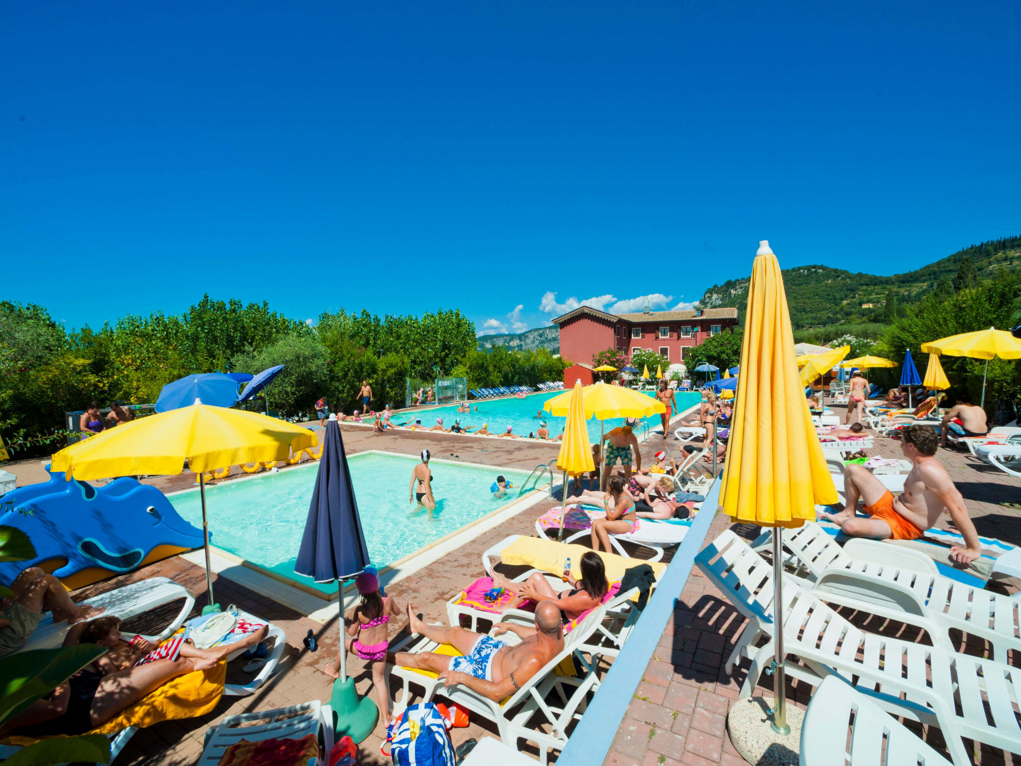 Photo 1 - Maison de 3 chambres à Bardolino avec piscine et vues sur la montagne