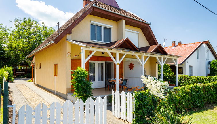 Photo 1 - Maison de 2 chambres à Balatonszárszó avec jardin et terrasse