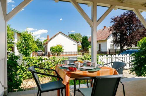 Foto 20 - Casa de 2 quartos em Balatonszárszó com jardim e terraço