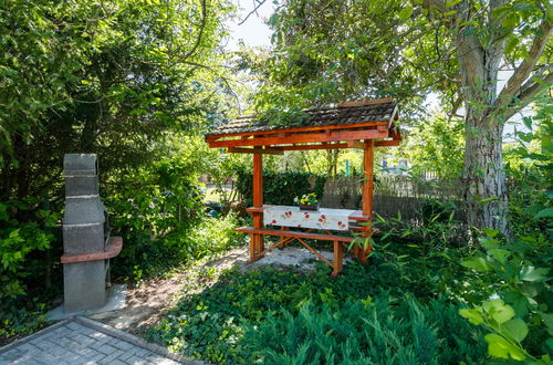 Photo 4 - Maison de 2 chambres à Balatonszárszó avec jardin et terrasse