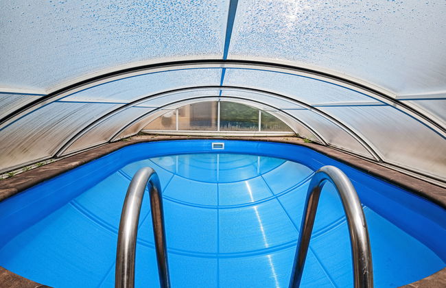 Casa de 4 quartos em Staré Buky com piscina privada e jardim - Foto 31