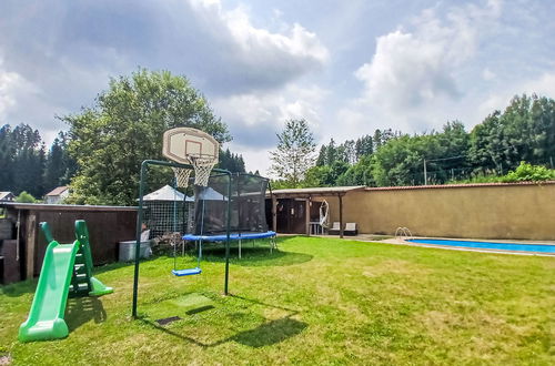 Foto 35 - Casa de 3 quartos em Staré Buky com piscina privada e jardim