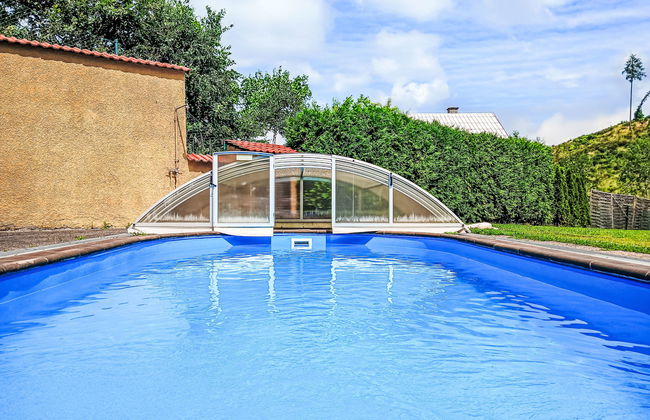 Casa de 4 quartos em Staré Buky com piscina privada e jardim - Foto 6