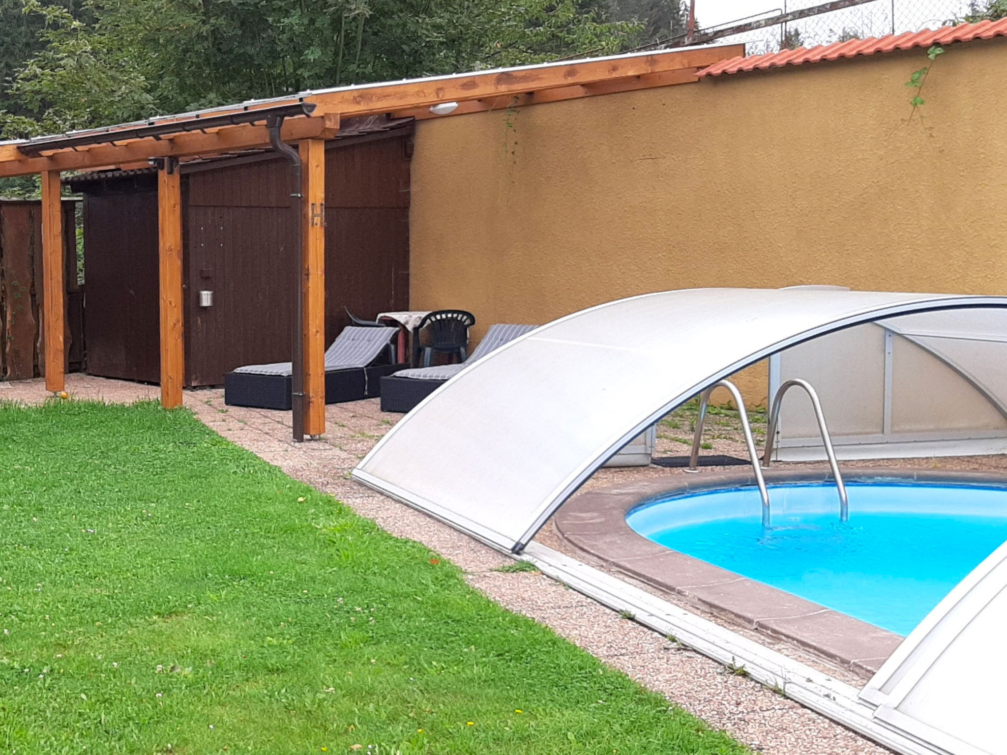 Foto 2 - Casa de 3 quartos em Staré Buky com piscina privada e jardim