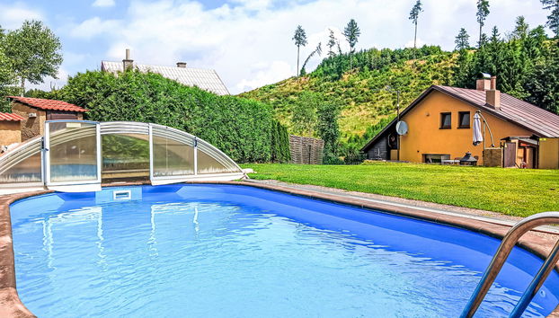 Casa de 4 quartos em Staré Buky com piscina privada e jardim - Foto 2