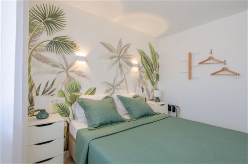 Foto 12 - Appartamento con 2 camere da letto a Fréjus con terrazza e vista mare