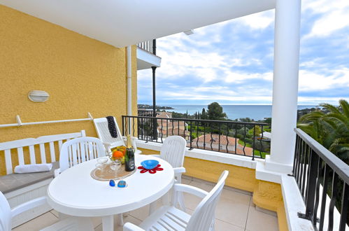 Photo 13 - 1 bedroom Apartment in Saint-Raphaël with swimming pool and garden