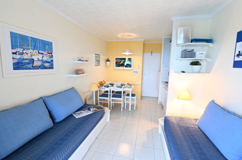 Photo 6 - 1 bedroom Apartment in Saint-Raphaël with swimming pool and sea view