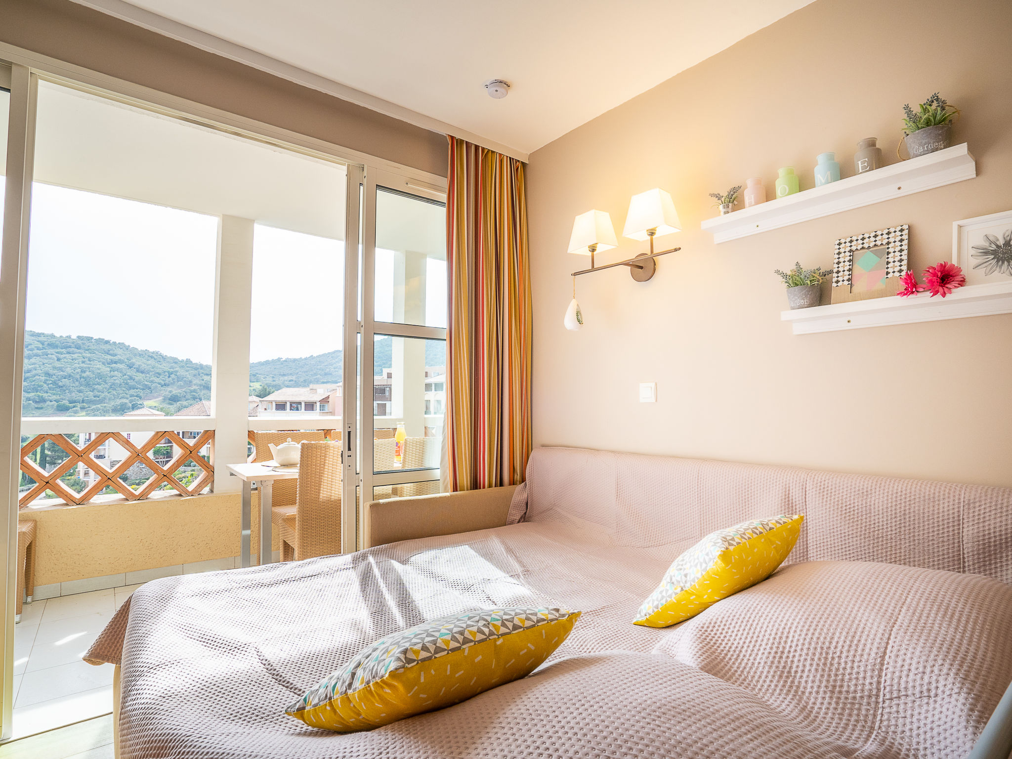 Foto 16 - Apartment mit 1 Schlafzimmer in Saint-Raphaël mit schwimmbad und blick aufs meer
