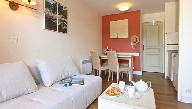 Apartment mit 1 Schlafzimmer in Saint-Raphaël mit schwimmbad und garten - Foto 2