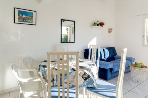 Photo 10 - 3 bedroom House in Agde with swimming pool and garden