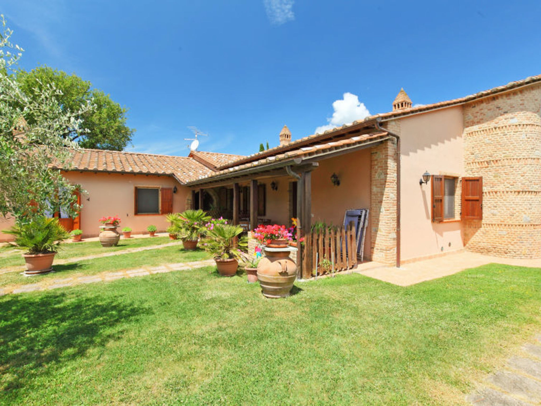 Photo 3 - Appartement de 3 chambres à Castiglione del Lago avec piscine et vues sur la montagne