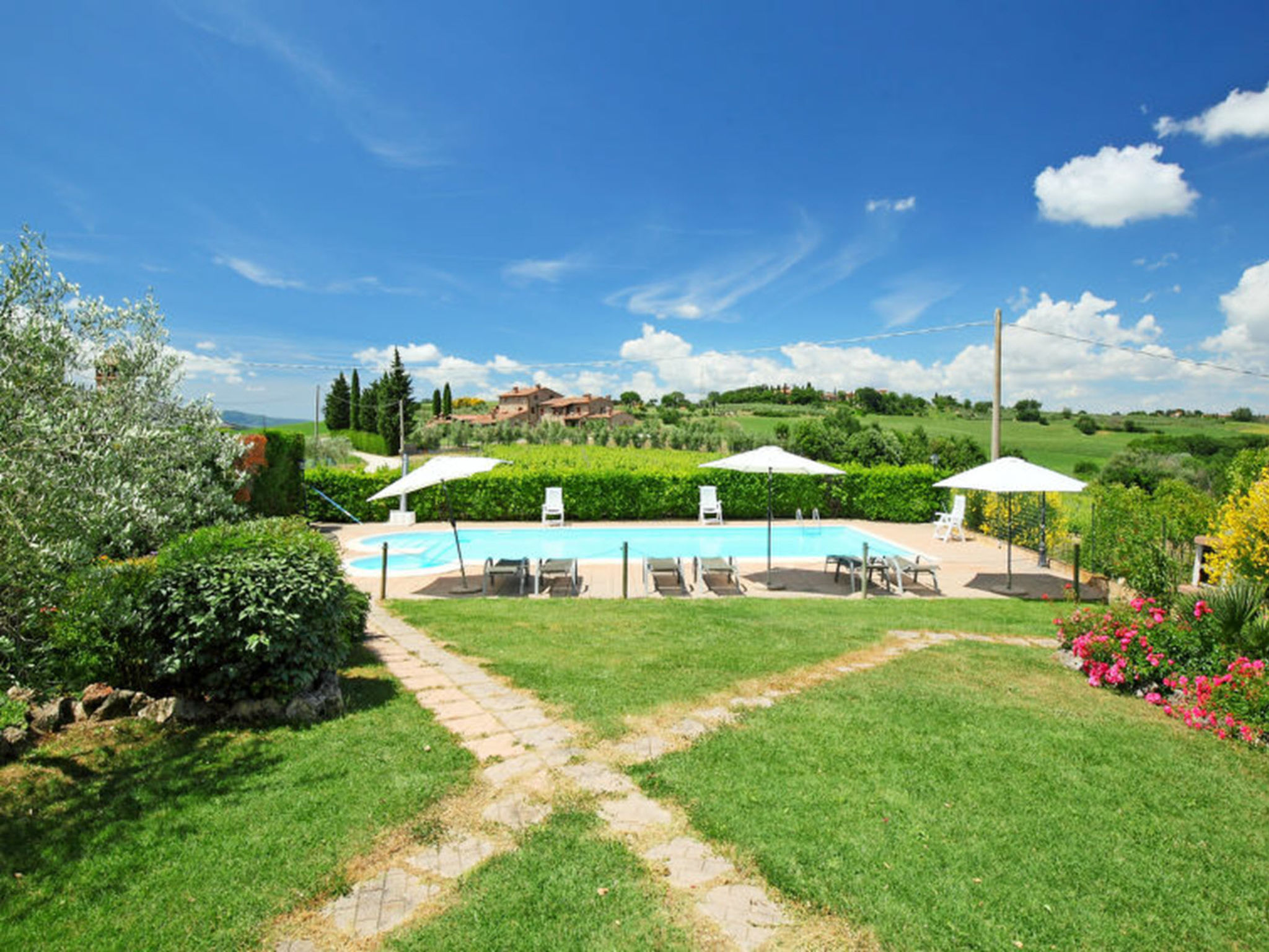 Foto 3 - Apartamento de 2 quartos em Castiglione del Lago com piscina e vista para a montanha