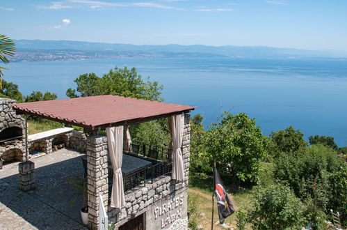 Foto 3 - Casa de 7 quartos em Lovran com piscina privada e terraço