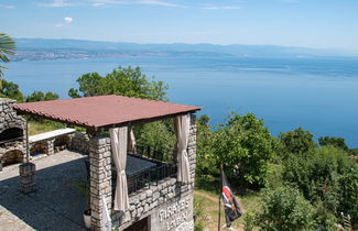 Foto 3 - Casa con 7 camere da letto a Lovran con piscina privata e giardino