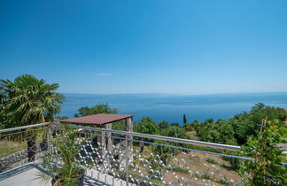 Foto 2 - Appartamento con 3 camere da letto a Lovran con piscina e terrazza