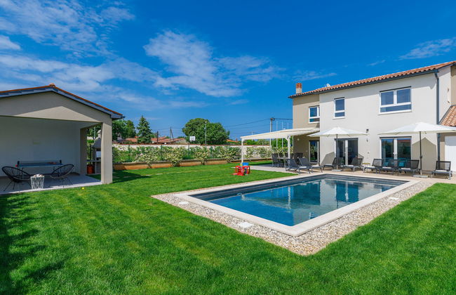 Casa de 5 quartos em Ližnjan com piscina privada e jardim - Foto 1