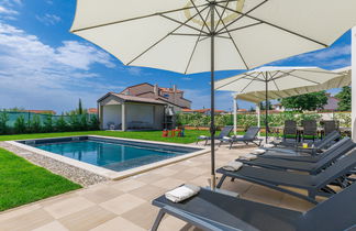 Photo 2 - Maison de 4 chambres à Ližnjan avec piscine privée et terrasse