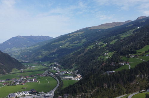 Foto 8 - Appartamento con 4 camere da letto a Hainzenberg con terrazza e vista sulle montagne