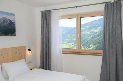 Foto 4 - Apartamento de 4 habitaciones en Hainzenberg con terraza y vistas a la montaña