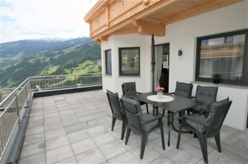 Foto 3 - Apartamento de 4 habitaciones en Hainzenberg con terraza y vistas a la montaña