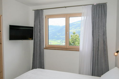 Foto 27 - Appartamento con 4 camere da letto a Hainzenberg con terrazza e vista sulle montagne