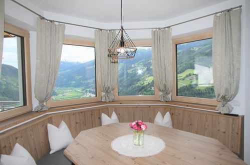 Photo 2 - 4 bedroom Apartment in Hainzenberg with terrace and mountain view