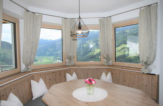 Photo 2 - 4 bedroom Apartment in Hainzenberg with terrace and mountain view