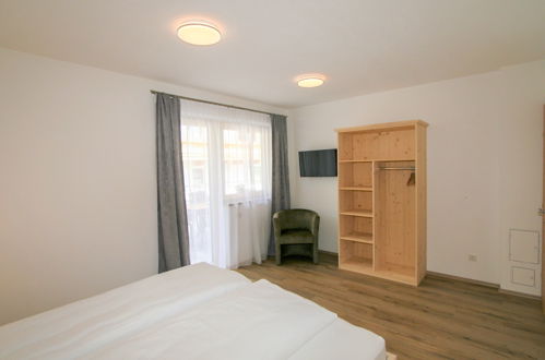 Foto 7 - Appartamento con 4 camere da letto a Hainzenberg con terrazza e vista sulle montagne