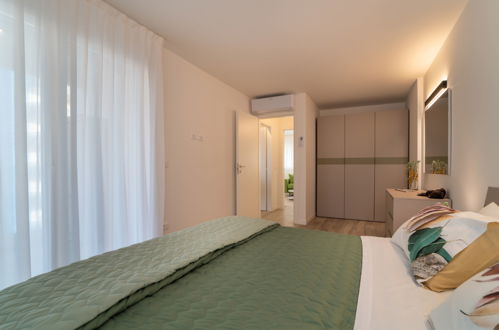 Foto 12 - Apartment mit 1 Schlafzimmer in Lignano Sabbiadoro mit blick aufs meer