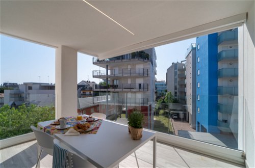 Foto 17 - Appartamento con 1 camera da letto a Lignano Sabbiadoro con vista mare