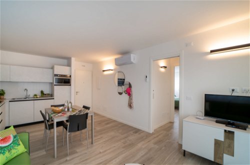 Foto 9 - Apartment mit 1 Schlafzimmer in Lignano Sabbiadoro mit blick aufs meer