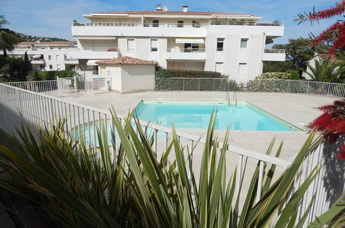 Foto 19 - Apartamento de 3 habitaciones en Cavalaire-sur-Mer con piscina y terraza