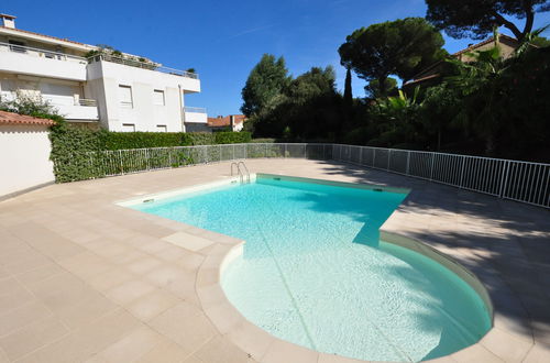 Foto 20 - Appartamento con 1 camera da letto a Cavalaire-sur-Mer con piscina e terrazza