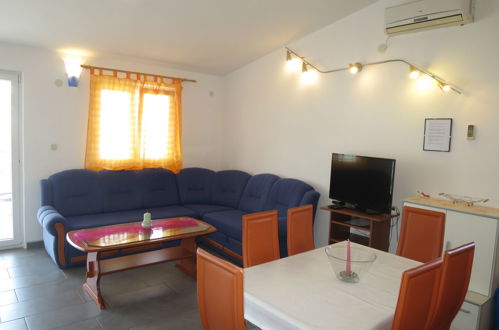 Foto 6 - Apartment mit 1 Schlafzimmer in Jasenice mit blick aufs meer