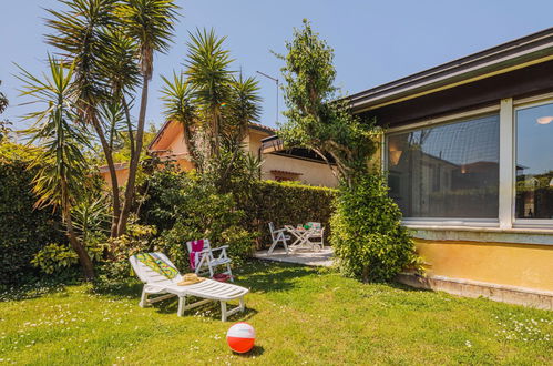 Foto 30 - Casa con 3 camere da letto a Forte dei Marmi con giardino e vista mare