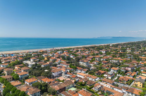 Photo 49 - 3 bedroom House in Forte dei Marmi with garden
