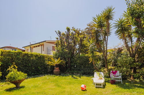 Foto 34 - Casa de 3 habitaciones en Forte dei Marmi con jardín y vistas al mar