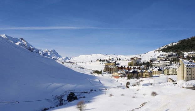 Forfait Astún-Candanchú, entrance by Candanchú - Photo 3