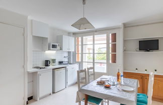 Foto 3 - Apartamento de 1 habitación en Saint-Cyr-sur-Mer con terraza y vistas al mar